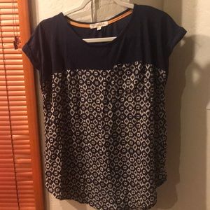 Lovely geometric design top